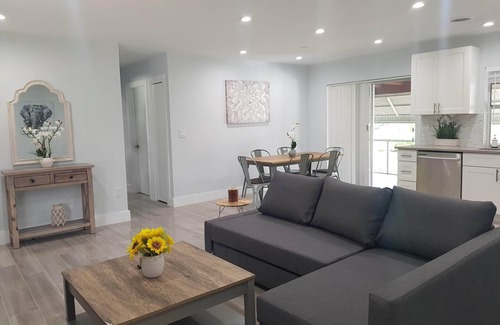 Davie House | Lakeside Home - Near FLL and Hard Rock - Sleeps 6