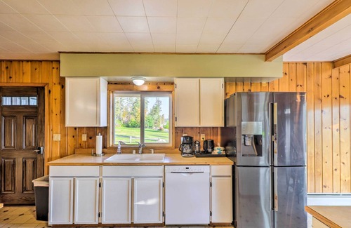 Lakeside House | Lakeside Home w/Beach ~ 14 Mi to Ski Area!