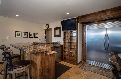 Lakeside House | Lakeside home w/private hot tub & indoor sauna w/stunning views - Lake Forest Retreat