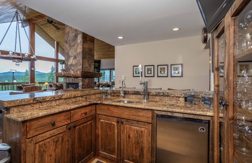 Lakeside House | Lakeside home w/private hot tub & indoor sauna w/stunning views - Lake Forest Retreat