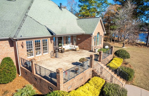 Olivia House | Lakeside Lane Retreat
