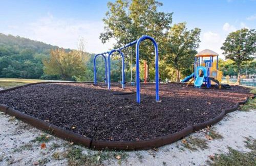 Indian Point Apartment | Lakeside Laziness 28-4 By SDC, Big Deck, Pool, Hot Tub, Pets Ok, Resort On Lake
