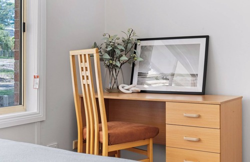 Lake Macquarie City Council House | Lakeside living getaway