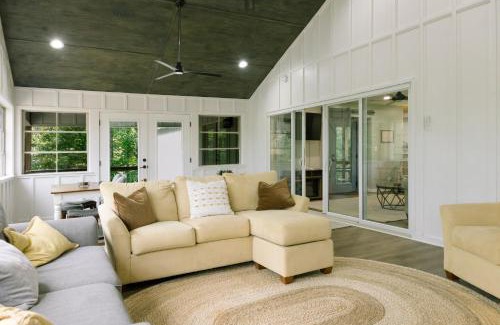 Eatonton House | Lakeside Lodge on Bluegill- Arcade, Dock, FirePit