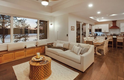 Monticello House | Lakeside Lodge with Studio Apartment