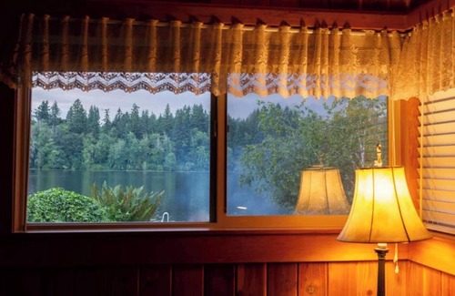 Eatonville Cabin | ~ Lakeside Log Cabin ~ Blessings & Memories Abound!