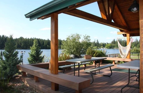 Eatonville Cabin | ~ Lakeside Log Cabin ~ Blessings & Memories Abound!