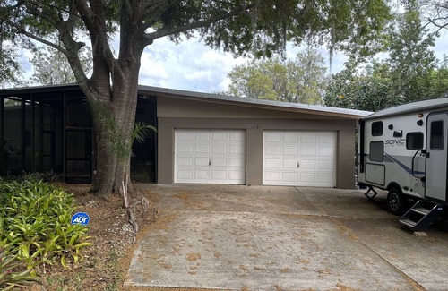 Sebring House | Lakeside Lounger 12 Hours of Sebring, 15 min drive. Sleeps 7, on the lake.