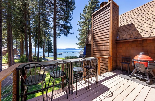 Brockway House | Lakeside Luxe Retreat