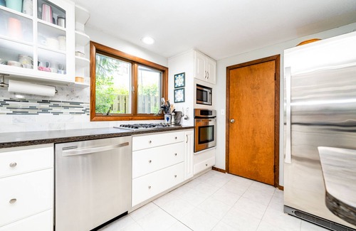 Edwardsburg House | Lakeside Luxury: 3BR Retreat on Eagle Lake!