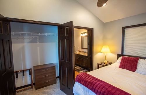 Fairmont Cabin | Lakeside Luxury Condo