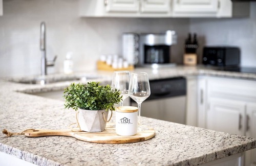 Soddy-Daisy House | Lakeside Luxury: Private Dock, Kayaks, Game Room