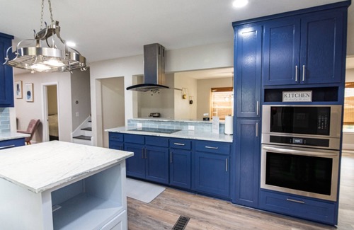Granbury House | Lakeside Luxury Retreat on Lake Granbury! Pool, Hot Tub, Kayaks, and Game Room for Ultimate Fun!