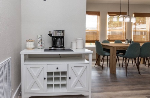 Granbury House | Lakeside Luxury Retreat on Lake Granbury! Pool, Hot Tub, Kayaks, and Game Room for Ultimate Fun!