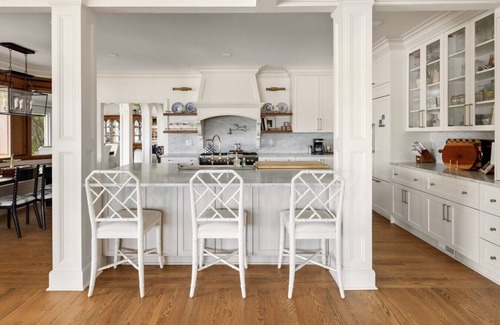 Lake Murray of Richland House | Lakeside Manor | Sleeps 10 | Pool Table & Playroom