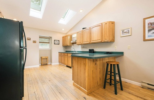 Oakland House | Lakeside Memories | Great Location + Private Dock