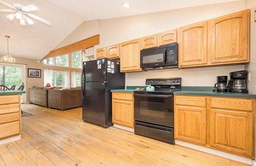 Oakland House | Lakeside Memories | Great Location + Private Dock