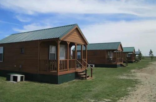 Kingston Hotel | Lakeside Motel, Cabins and RV