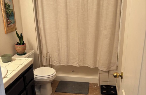 Chowchilla House | Lakeside Oasis Private 1 Bedroom 1 Bath near Yosemite