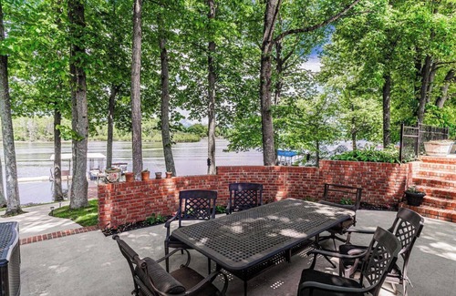 Estill Springs House | Lakeside Paradise - Waterfront View & Private Dock