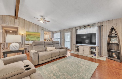 Blue Mountain House | Lakeside Paradise: 4BR Retreat on Neely Henry Lake by RedAwning
