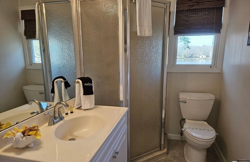 Cross Hill Cottage | Lakeside Paradise as close to the water as you can get!!!