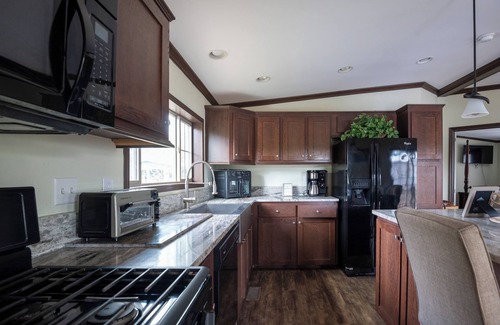Galloway House | Lakeside Paradise birds serenade tranquility warm fireplace pet &family friendly