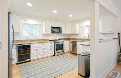 Waverly Beach House | Lakeside Paradise