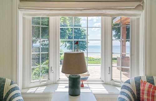 Waverly Beach House | Lakeside Paradise