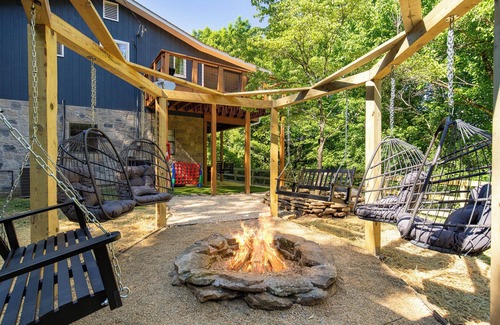 Dandridge House | Lakeside Paradise Escape/Jet Ski & Kayak Adventure