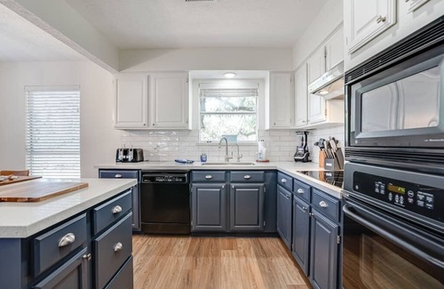 Canyon Lake House | Lakeside Paradise, lake views, hot tub