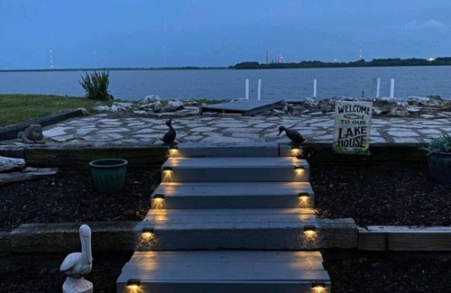 Toledo House | Lakeside Paradise with Priceless Views