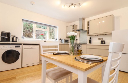 Maenporth Cottage | LAKESIDE, pet friendly, country holiday cottage in Falmouth