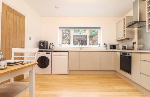 Maenporth Cottage | LAKESIDE, pet friendly, country holiday cottage in Falmouth