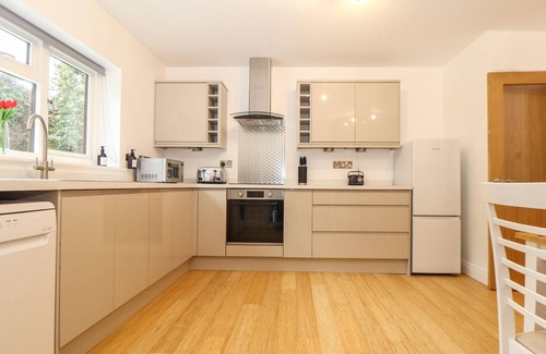 Maenporth Cottage | LAKESIDE, pet friendly, country holiday cottage in Falmouth