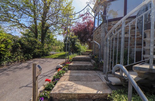 Maenporth Cottage | LAKESIDE, pet friendly, country holiday cottage in Falmouth