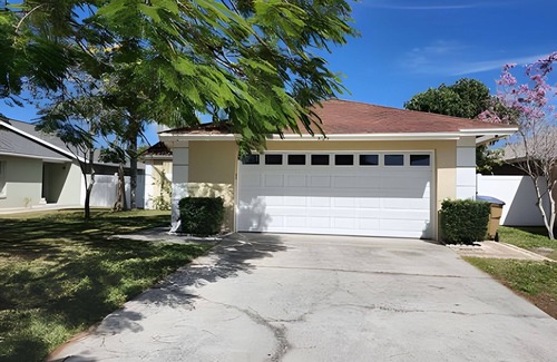 Indian Wells House | Lakeside Pool Home, Games close to Disney & Malls
