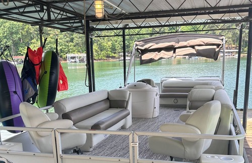 Buford House | Lakeside, Private Dock Kayaks & Tubes