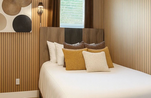 Dallas House | Lakeside Private Room with Private bathroom near State Fair Secure Room lock