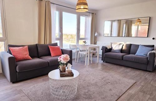 Monteux Apartment | Lakeside Provence - Appartement classé 4 étoiles, Vue sur le lac, Parking sous-sol, double clim