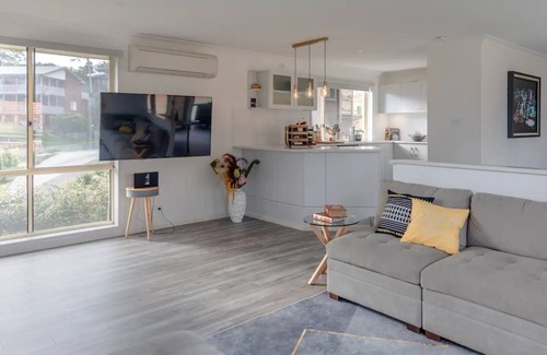 Lake Macquarie City Council House | Lakeside Relax
