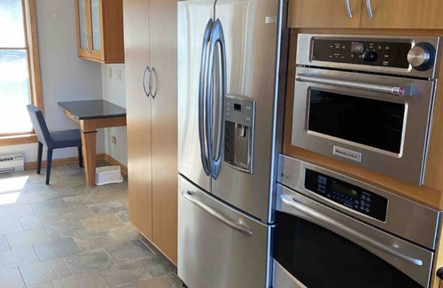 Avon Lake House | Lakeside Resort Home: Sunsets, fishing, paddling - pet friendly