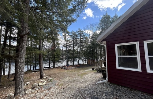 Queens Cottage | Lakeside retreat on Ponhook Lake