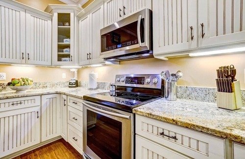 Lincolnville House | Lakeside Retreat |Private Pool| 8min walk Downtown