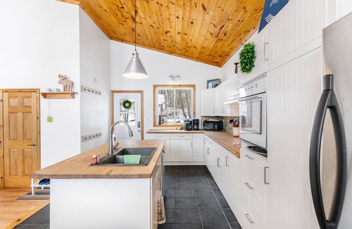 McDougall Cottage | Lakeside Retreat: 5-BR Cottage in Parry Sound