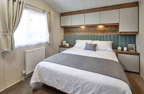Dogdyke Other | Lakeside Retreat - AGH Hot Tub Breaks - Tattershall Lakes