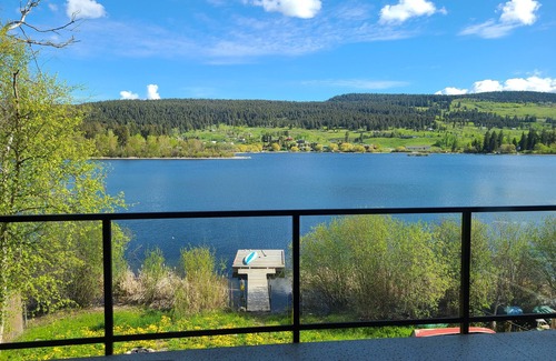 Pinantan Lake Cottage | Lakeside retreat for year-round fun, perfect for families and quiet getaways.