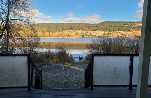 Pinantan Lake Cottage | Lakeside retreat for year-round fun, perfect for families and quiet getaways.