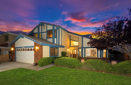 Victorville House | Lakeside Retreat Hot Tub, Fire Pit, 4BR/3BA