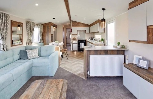 Dogdyke House | Lakeside Retreat @ Tattershall Lakes